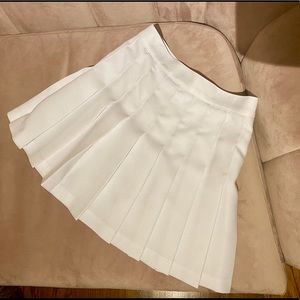 AMERICAN APPAREL White Pleated Mini Skirt